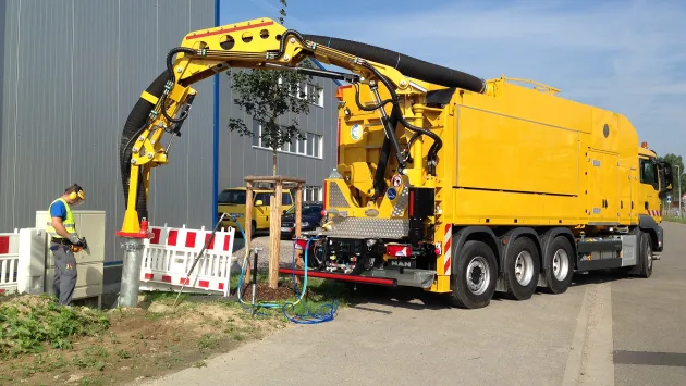 Safety is particularly important when extracting waste from infrastructure pipelines.