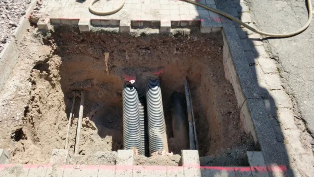 Cleanly exposed pipes with MTS suction excavator.