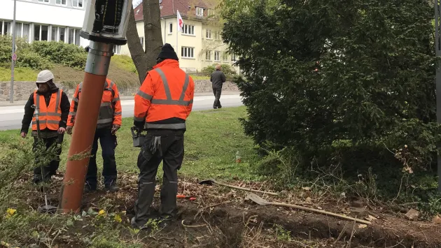 Le flexible d’aspiration de l’excavatrice aspiratrice de MTS est commandé par télécommande.